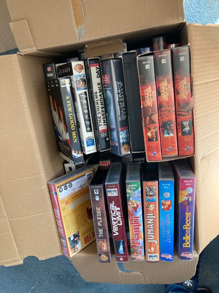 Verhuisdoos vol videobanden - films en series divers, Cd's en Dvd's, VHS | Film, Alle leeftijden, Ophalen, Gebruikt, Overige genres