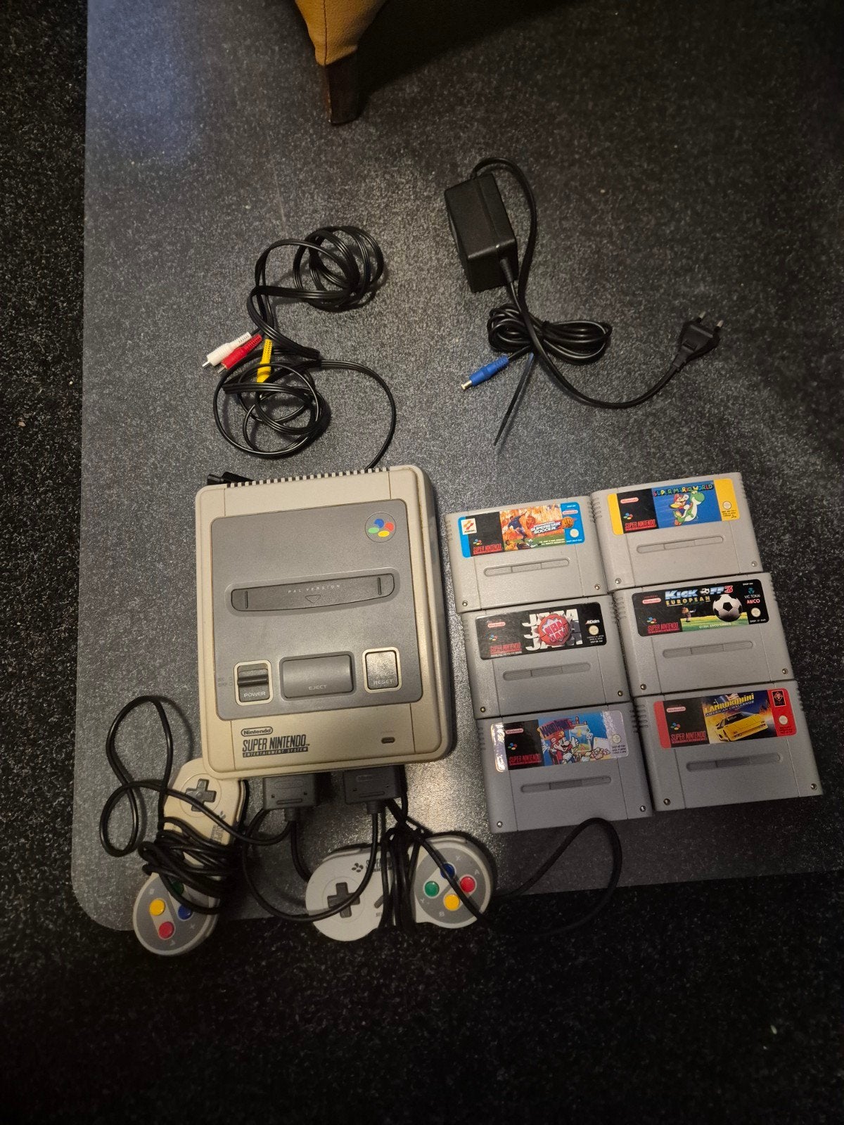 Super nintendo 1 chip met iss deluxe, mario world 2controls, Ophalen of Verzenden, Gebruikt, Met 2 controllers, Met games