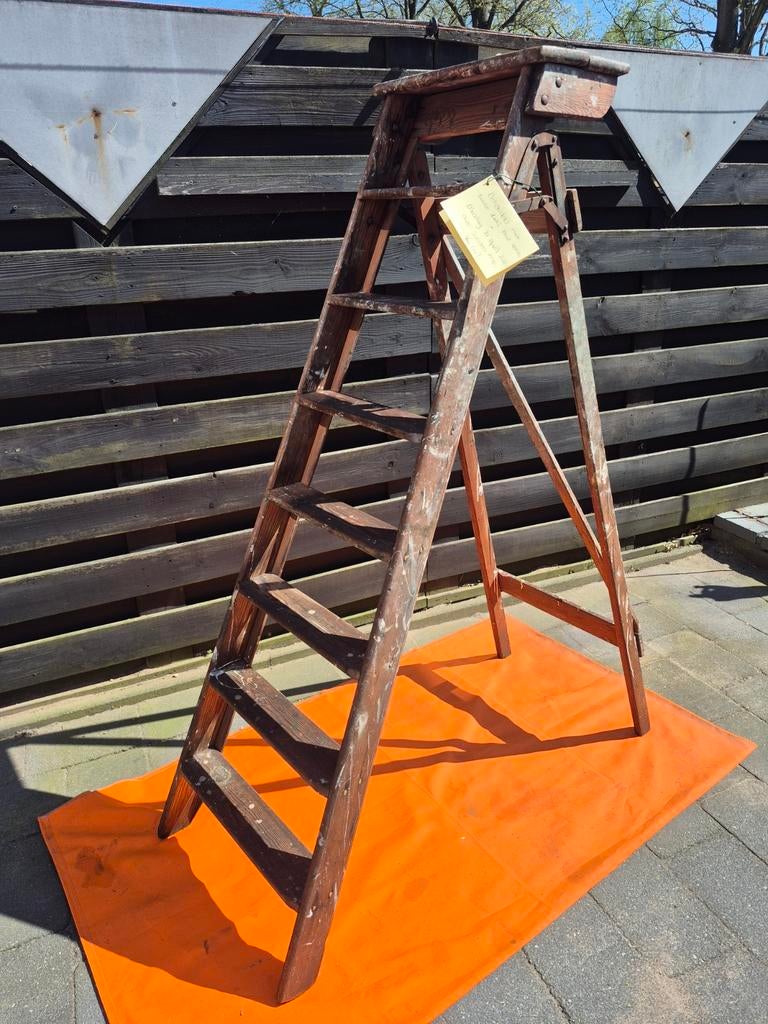 2 Oude schilders trappen erg leuke items en zijn behandeld!, Ophalen, Gebruikt