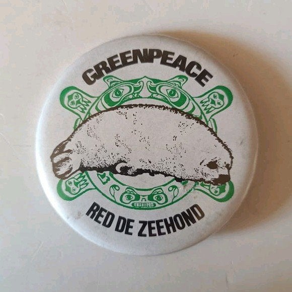 Vintage Greenpeace 'Red de Zeehond' button, Verzamelen, Ophalen of Verzenden, Gebruikt, Dier of Natuur, Button