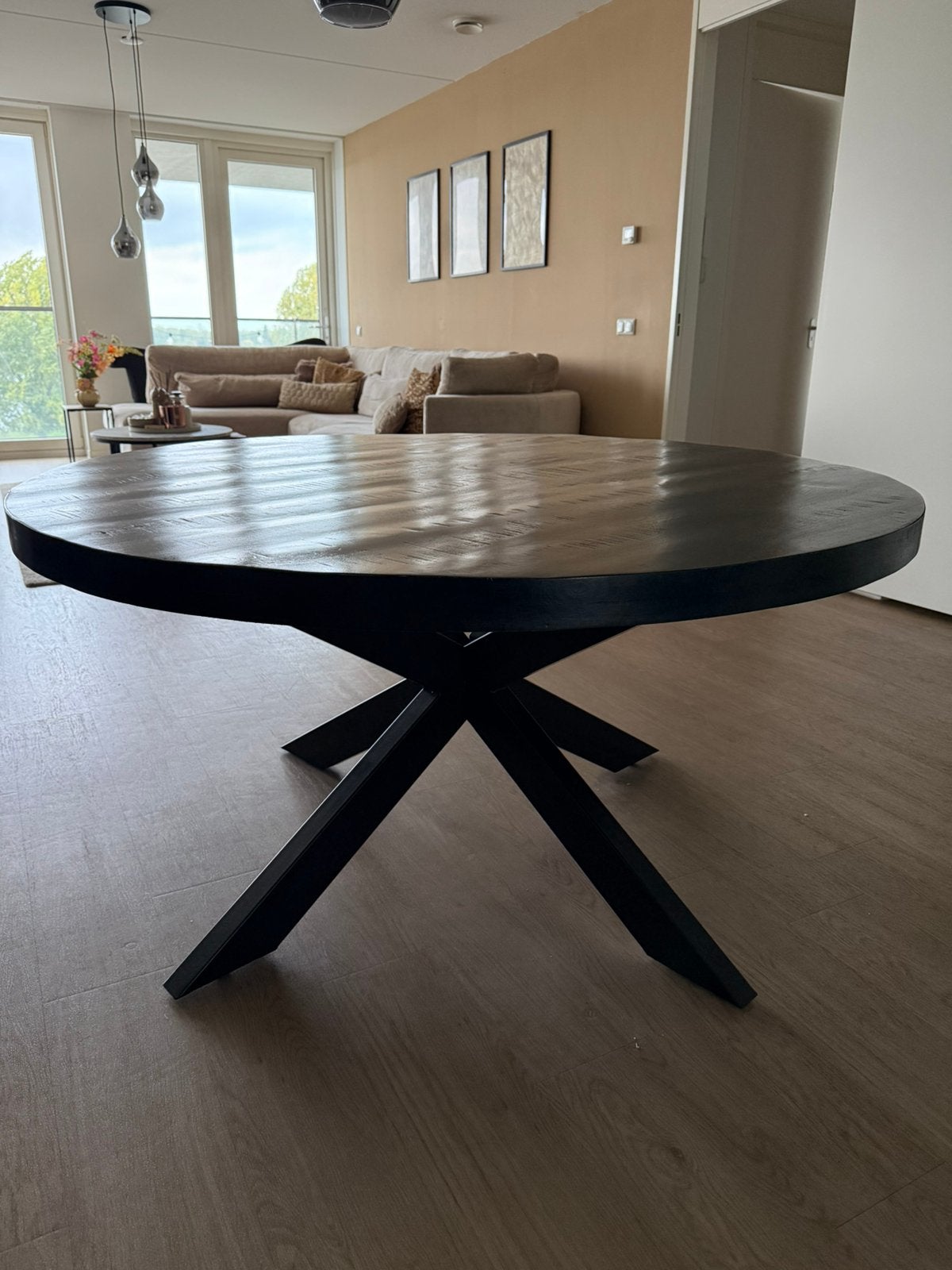 Ronde zwarte mangohouten eettafel Ø150 cm, 150 tot 200 cm, Rond, Ophalen of Verzenden, Zo goed als nieuw