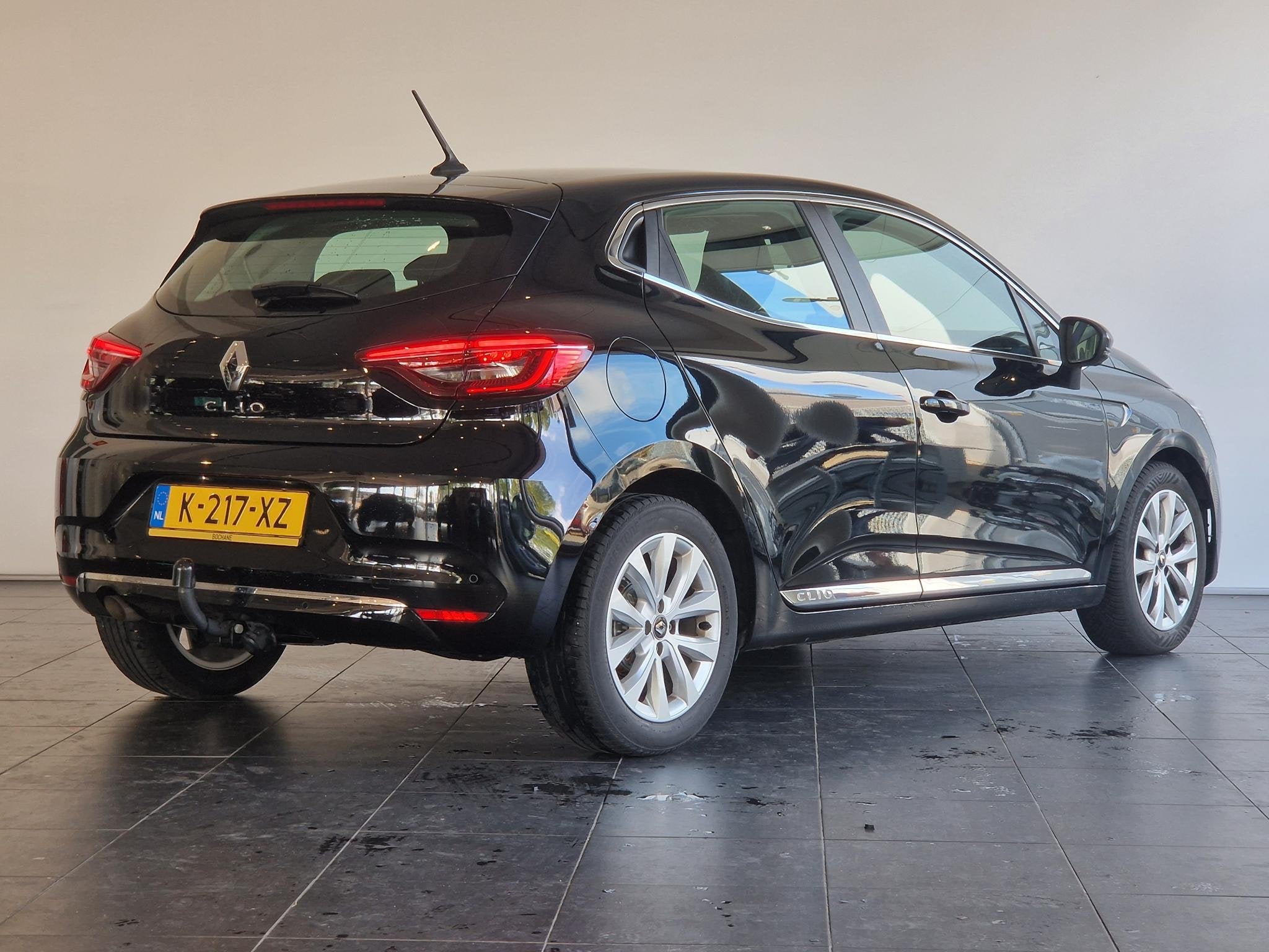 Renault Clio 1.0 TCe Intens | TREKHAAK | DEALER ONDERHOUDEN, Gebruikt, Leder en Stof, Origineel Nederlands, Bedrijf