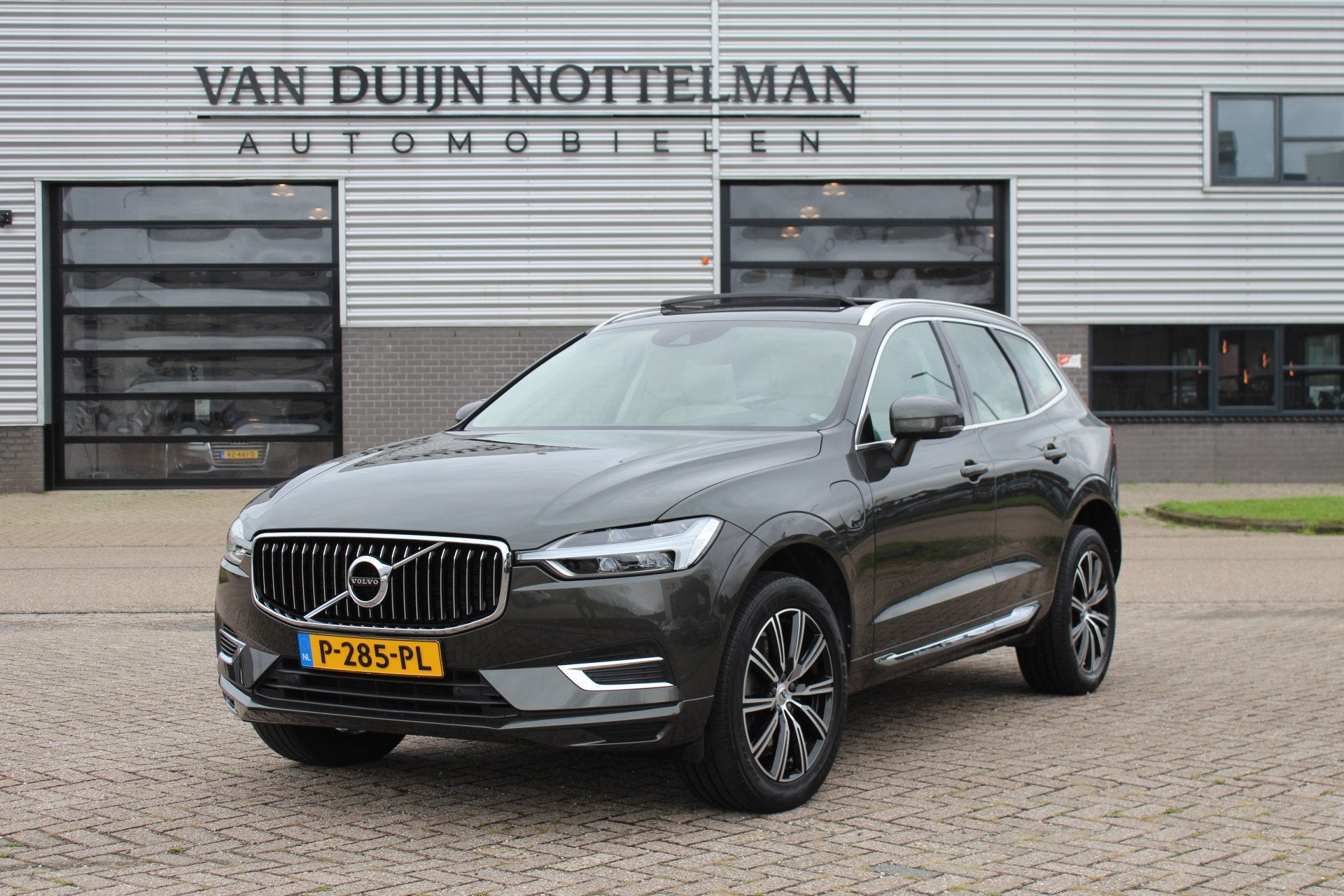 Volvo XC60 2.0 T8 Twin Engine AWD Inscription / HUD / Panora, Automaat, Gebruikt, 4 cilinders, 2039 kg