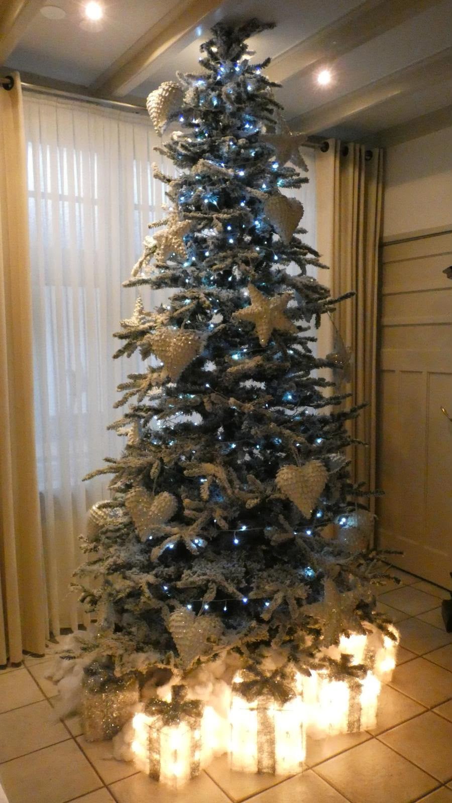 Kerstboom wit 3 meter, Diversen, Kerst, Ophalen, Zo goed als nieuw