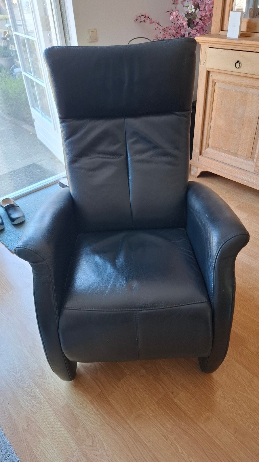 Leren zwarte relaxfauteuil met verstelbare rugleuning, Ophalen, Gebruikt, 50 tot 75 cm, Leer