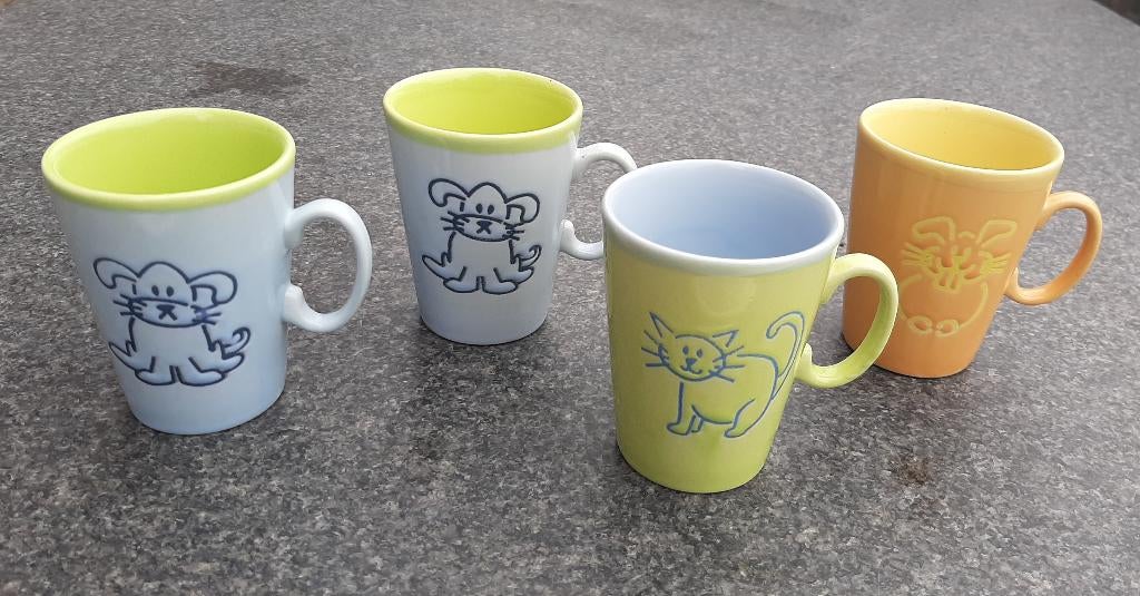 Vier Douwe Egberts mokken met dieren - hond, kat en konijn, Ophalen of Verzenden, Zo goed als nieuw, Overige stijlen, Kop(pen) en/of Schotel(s)