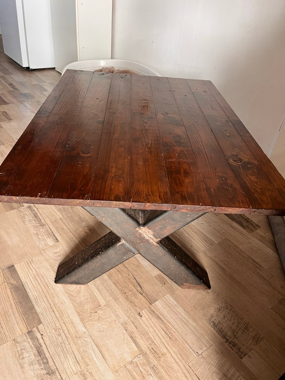 Robuuste houten salon tafel met metalen onderstel, Ophalen, Gebruikt, 100 tot 150 cm, 50 tot 100 cm