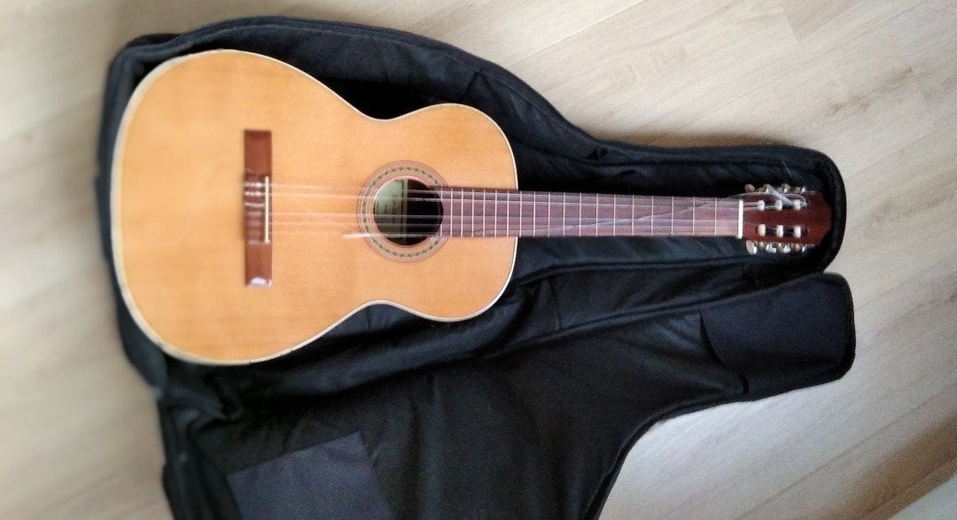 Complete set: Handgemaakte Juan Salvador Modelo 2 + tas & bo, Ophalen, Zo goed als nieuw, Klassieke of Spaanse gitaar