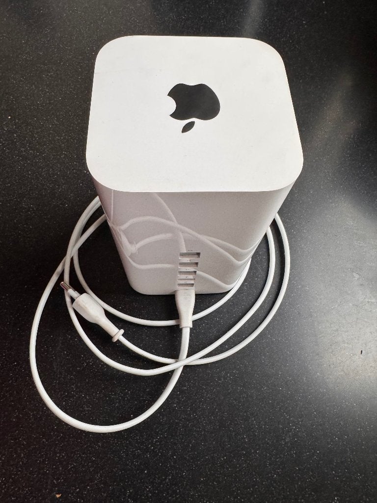 Apple AirPort Time Capsule 802.11ac 2Tb model A1470, Ophalen of Verzenden, Gebruikt, Router met modem, Apple