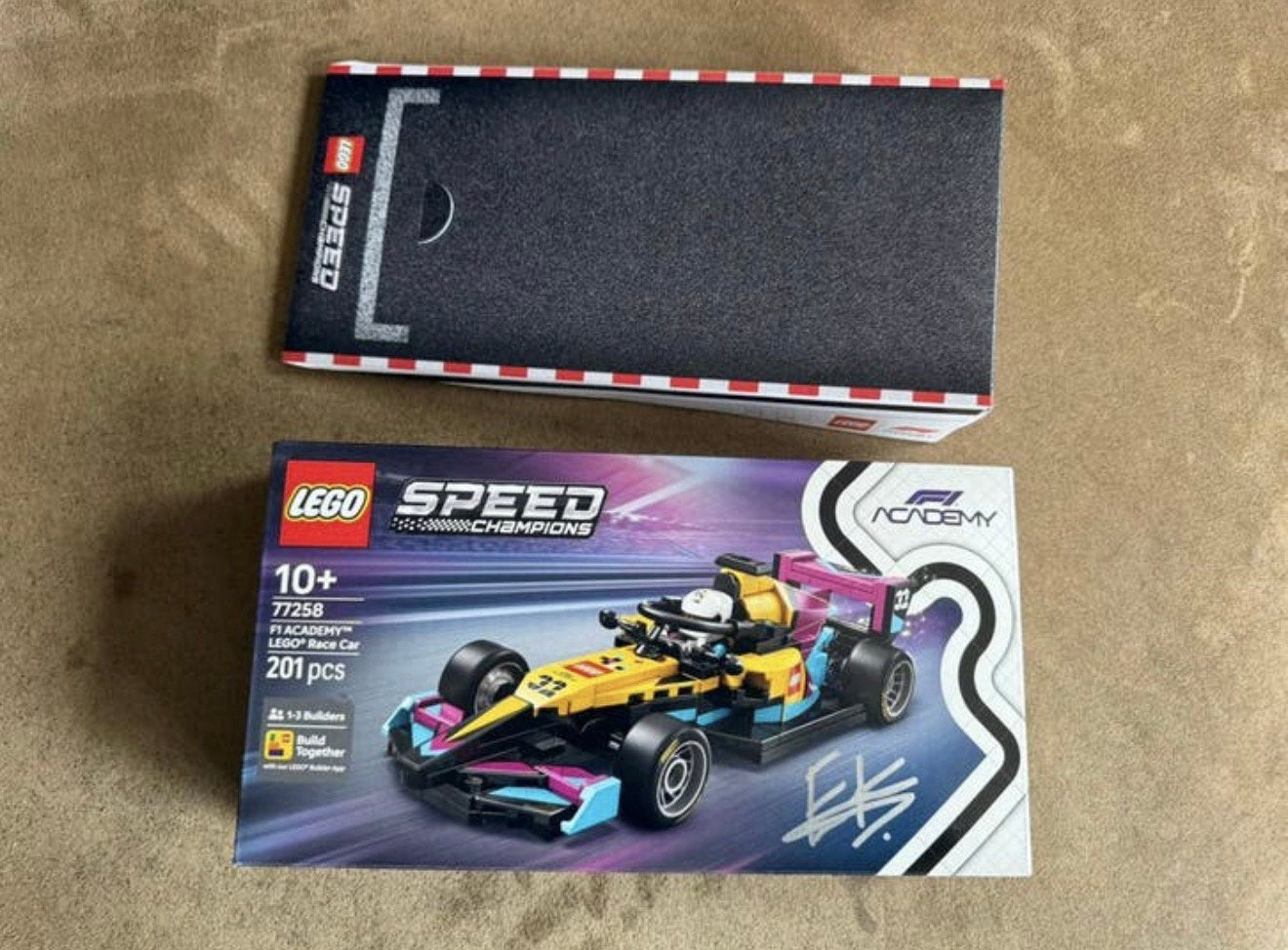 Lego F1 auto met gesigneerde poster en display plateau, Ophalen of Verzenden, Nieuw