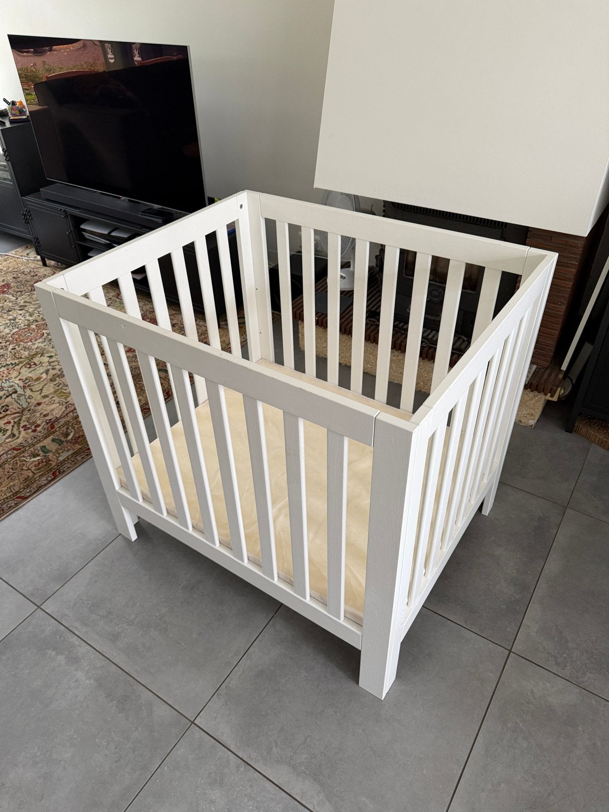 Witte vierkante box met verstelbare bodem, Kinderen en Baby's, Boxen, Ophalen, Gebruikt, Vierkant, In hoogte verstelbaar