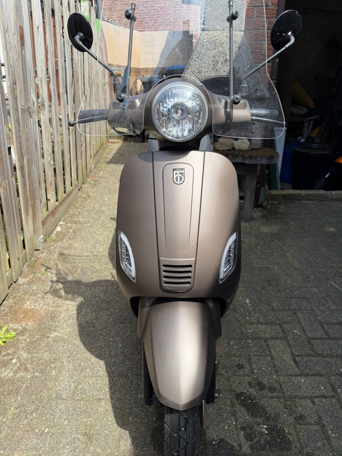 Riva scooter, Fietsen en Brommers, Snorfietsen en Snorscooters, Ophalen, Zo goed als nieuw, Benzine, Overige merken