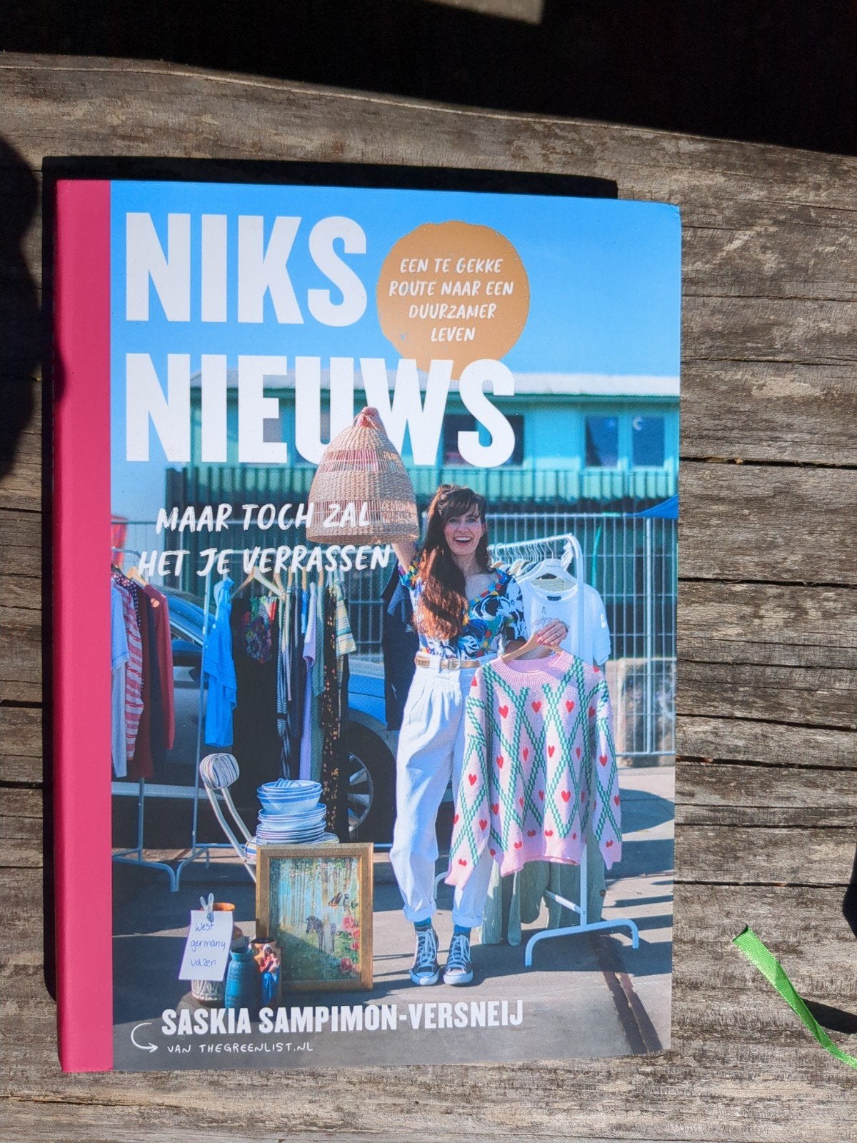 Saskia Sampimon-Versneij - Niks Nieuws, Boeken, Saskia Sampimon-Versneij, Ophalen of Verzenden, Zo goed als nieuw, Mode algemeen