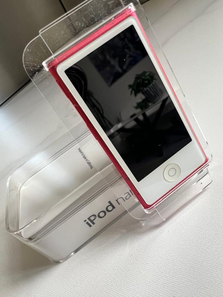 Apple iPod Nano 7e Generatie – 16GB, Audio, Tv en Foto, Met radio, Ophalen of Verzenden, Zo goed als nieuw, Roze