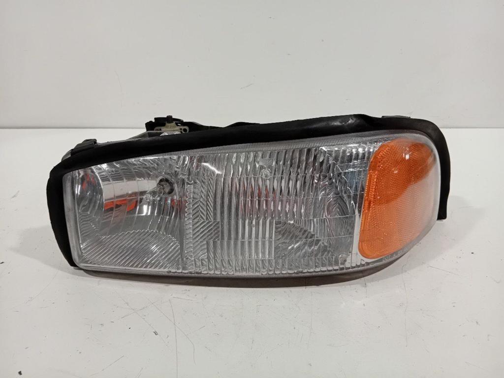 Koplamp links GMC Sierra, Onderdelen@venauto.nl, Van der Ven Autorecycling B.V., Gebruikt, Ettenseweg 76, 4706 PB Roosendaal, The Netherlands