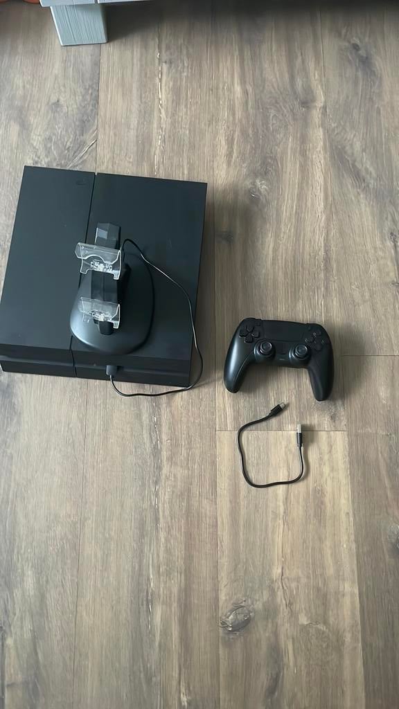 ps4 slim met controller en controller stand, Spelcomputers en Games, Spelcomputers | Sony PlayStation 4, Ophalen of Verzenden