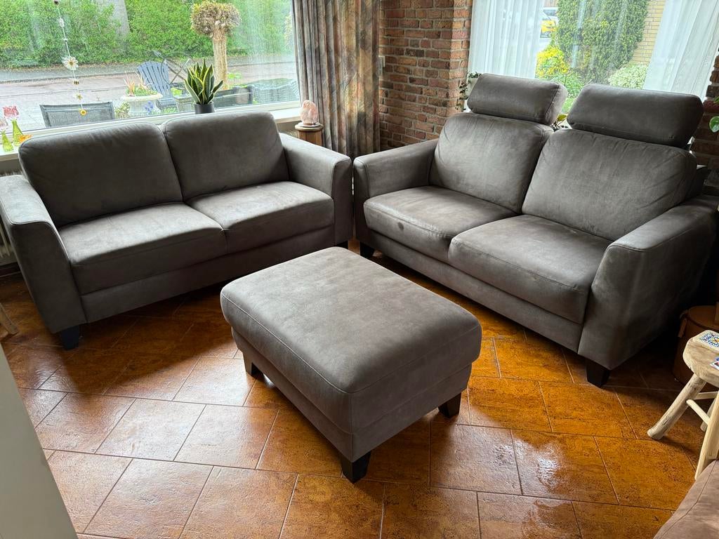 2 Pronto mano bankstellen + hocker(taupe/bruin) microleder, Ophalen, 150 tot 200 cm, 75 tot 100 cm, Zo goed als nieuw