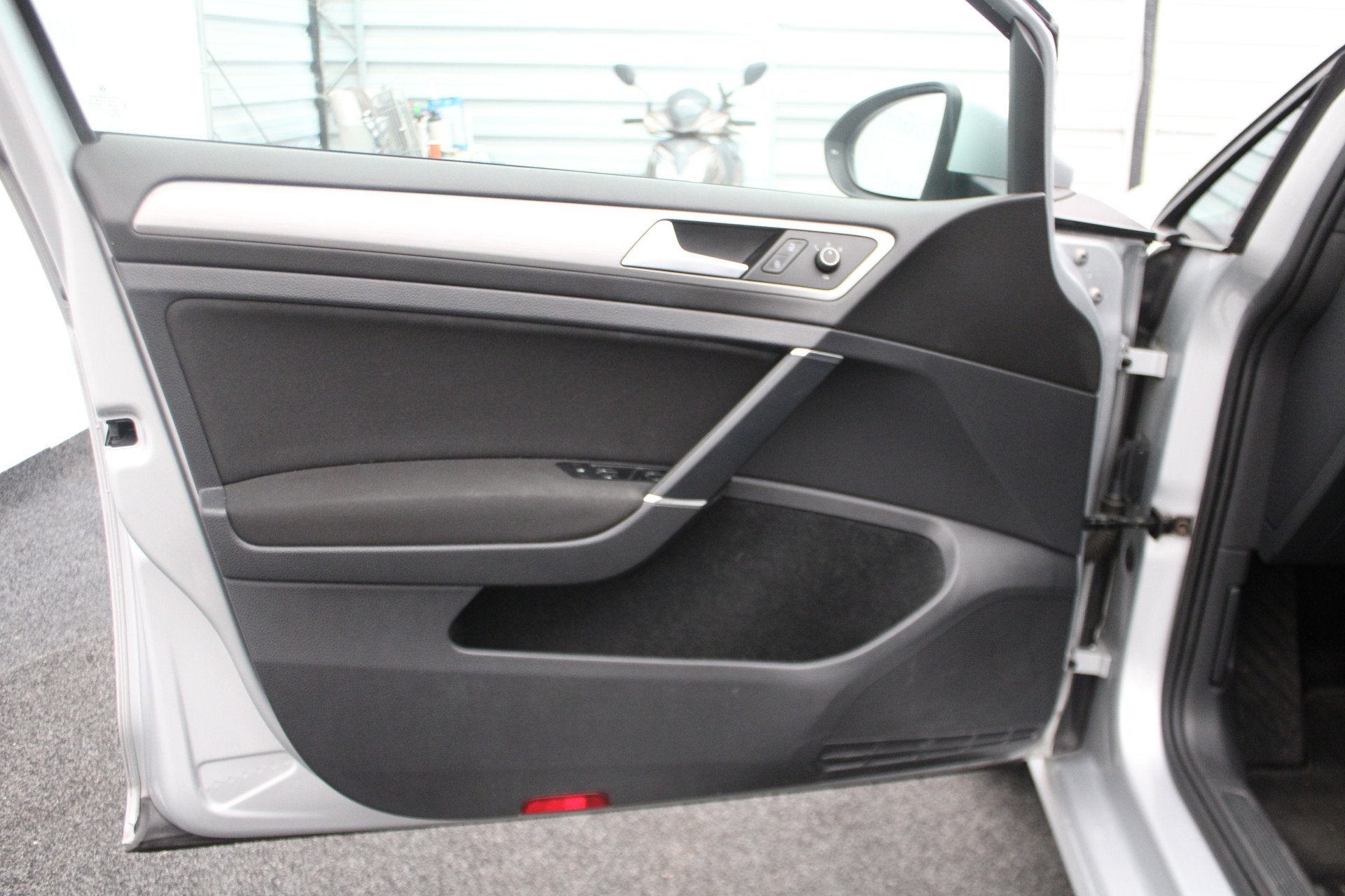 Foto 9 van Volkswagen Golf 1.0 TSI Comfortline keurige 5-deurs met klim