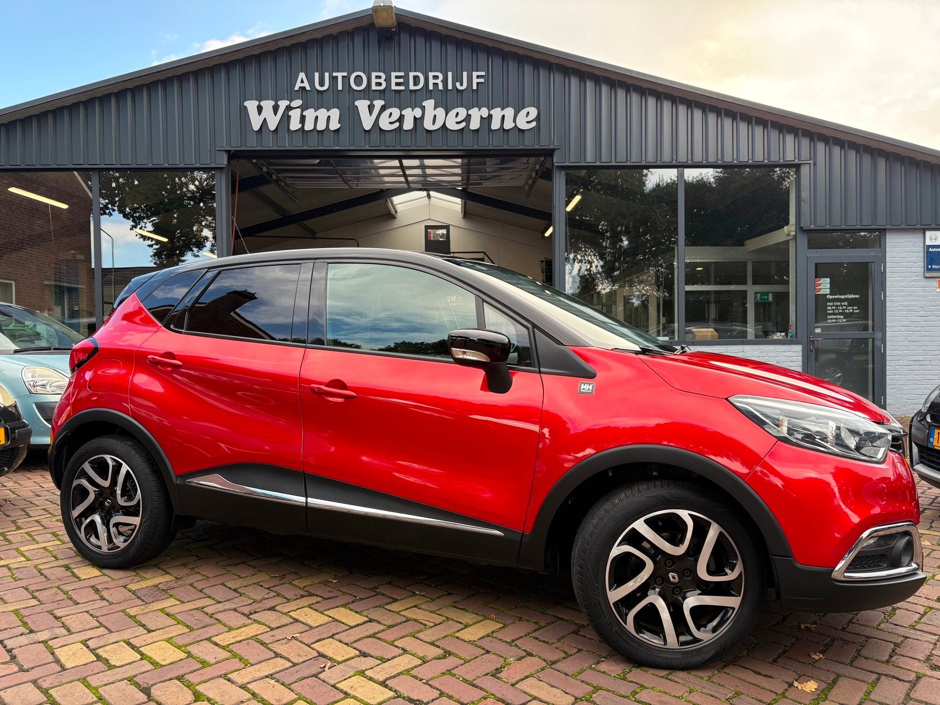 Renault Captur 1.2 TCe Helly Hansen Automaat, Auto's, Euro 5, Zwart, 4 cilinders, Leder en Stof