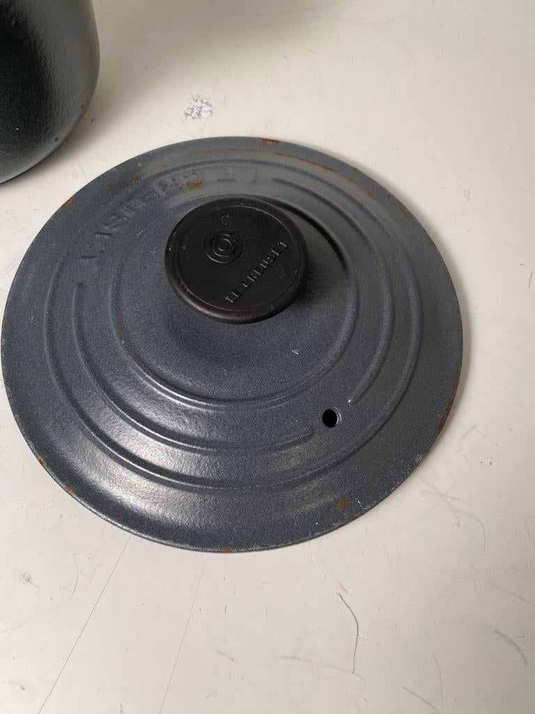 Le Creuset gietijzeren steelpan / sauspannetje, Huis en Inrichting, Gebruikt, Gietijzer, Frankrijk, Ophalen of Verzenden