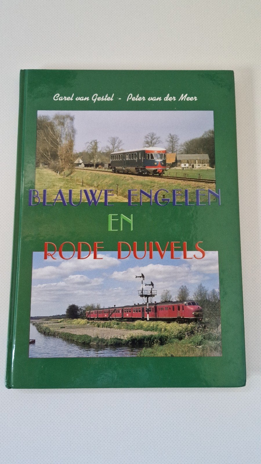 Blauwe Engelen en Rode Duivels, Boeken, Ophalen of Verzenden, Zo goed als nieuw, Gestel, Trein