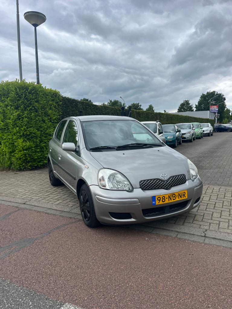 Toyota Yaris 1.3 16V Vvti 5DR Linea SOL 2003 Grijs, Auto's, Toyota, Voorwielaandrijving, Stof, 4 cilinders, Elektrische ramen