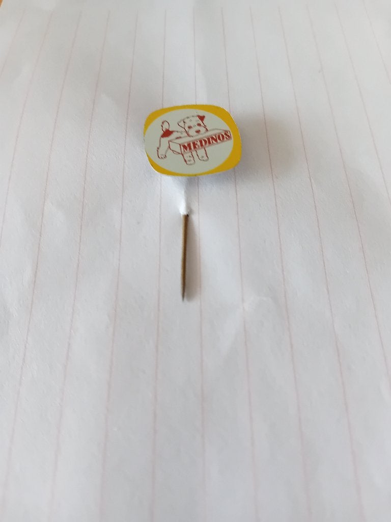 Pin - MEDINOS tandpasta, Ophalen of Verzenden, Zo goed als nieuw, Merk, Speldje of Pin