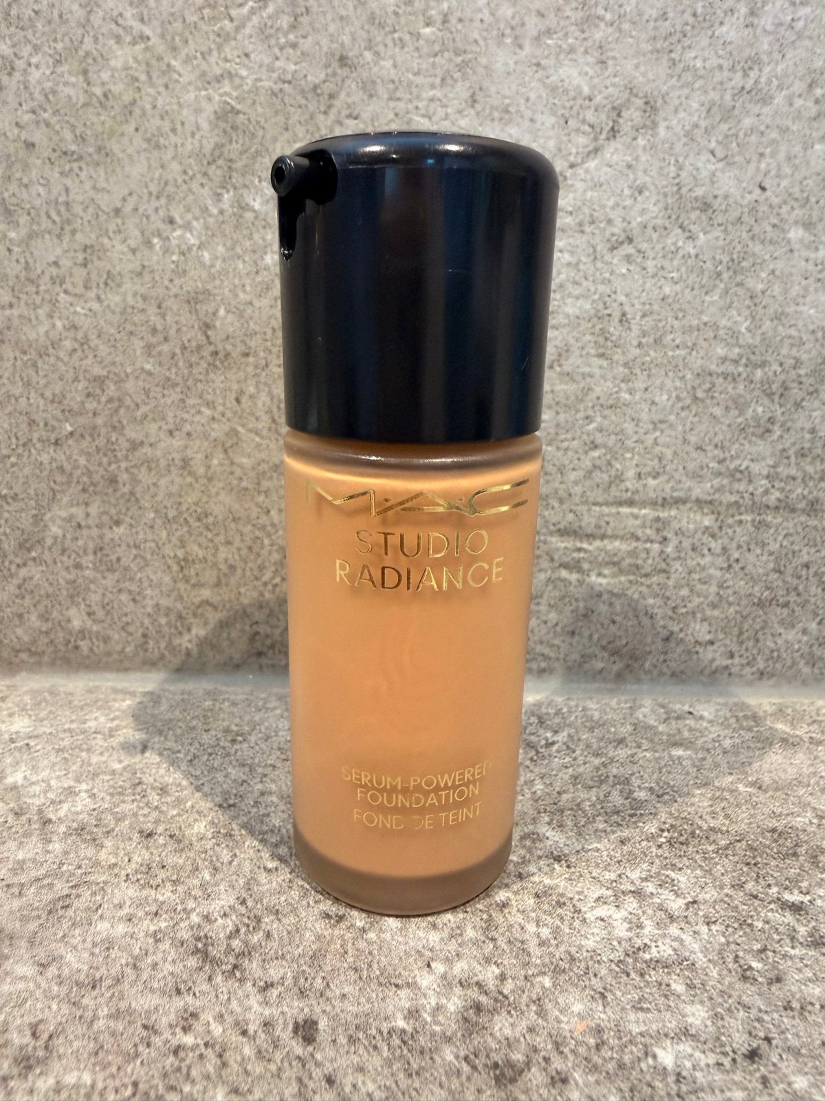 Mac Studio Radiance serum powered foundation NW15, Gehele gezicht, Beige, Nieuw, Ophalen of Verzenden