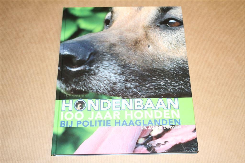 Hondenbaan. 100 jaar honden bij Politie Haaglanden., Boeken, Ophalen of Verzenden, Zo goed als nieuw, Honden