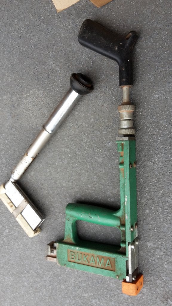 Handtacker platennagelaar handnieter Bukama incl veel nieten, Ophalen of Verzenden, Gebruikt, Tacker/nietmachine, Overige merken