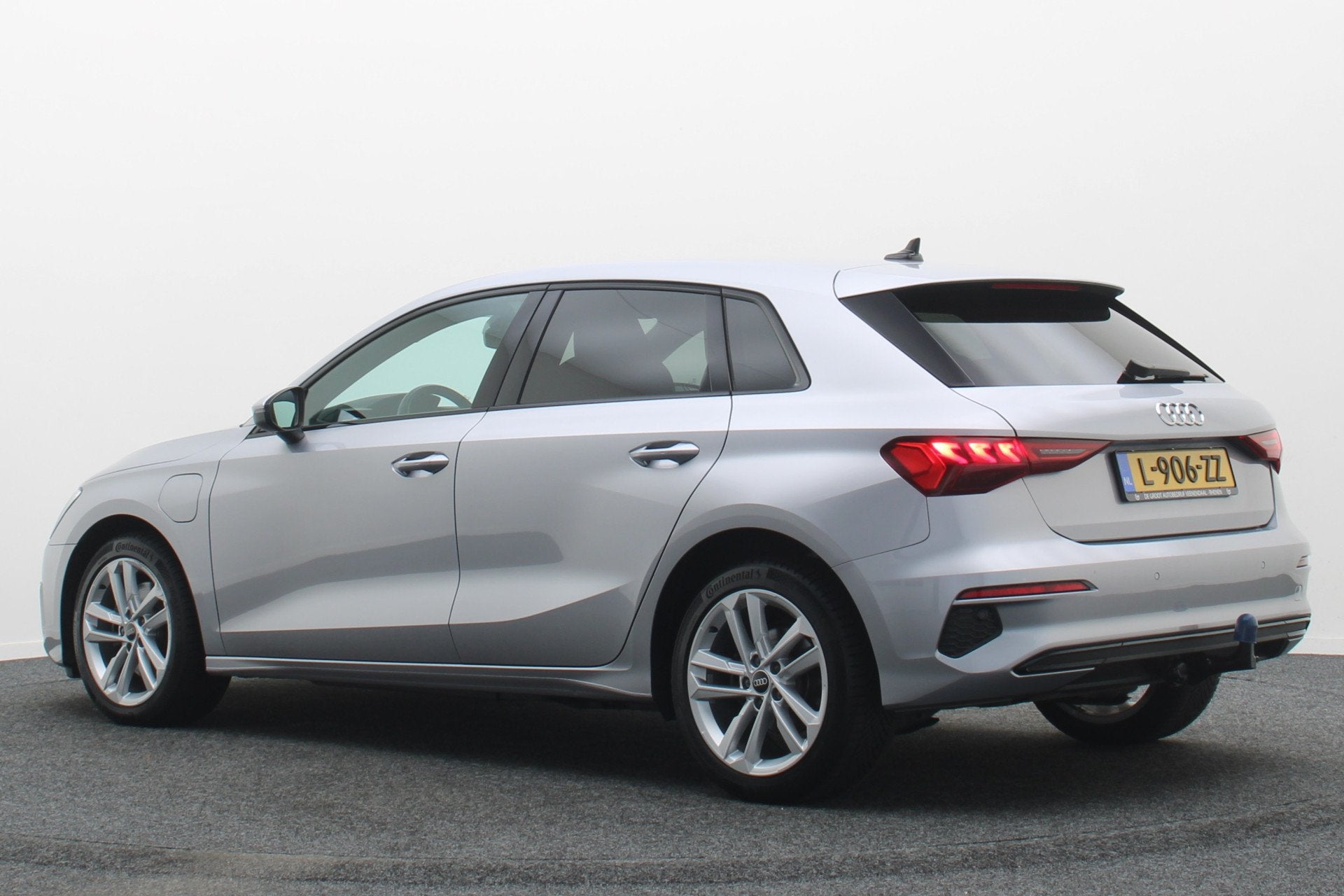 Audi A3 Sportback 40 TFSI e Business edition Virtual Cockpit, Dealer onderhouden, Stof, Gebruikt, 4 cilinders