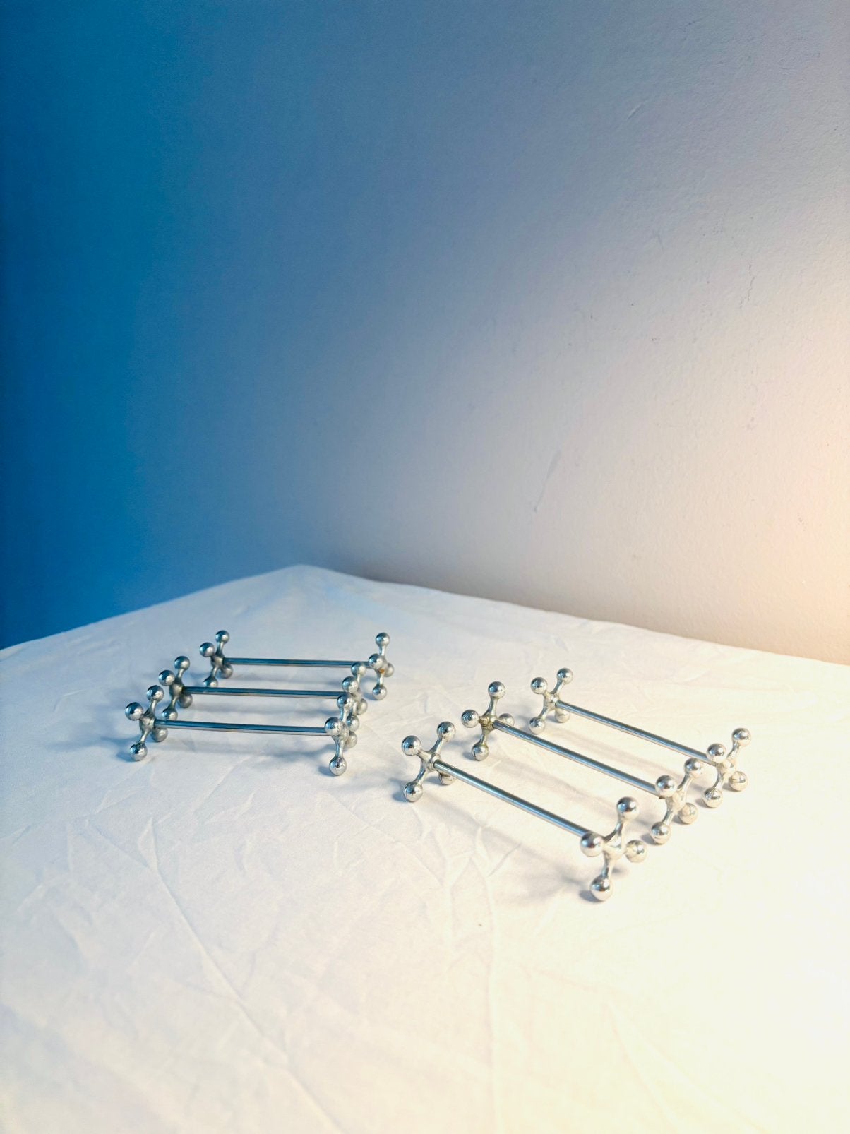 Vintage zilverkleurig metalen messenleggers, Verzenden