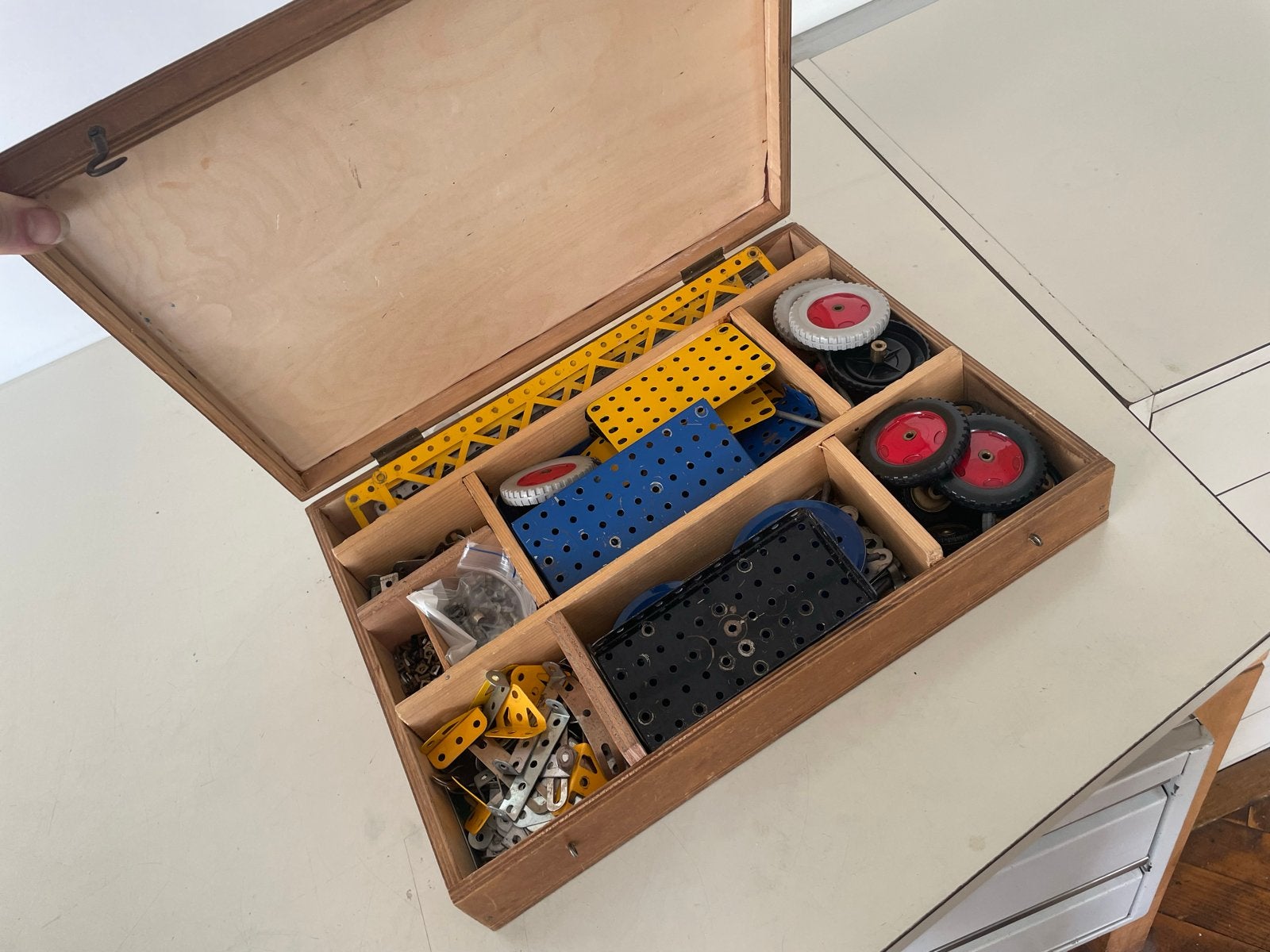 Grote Meccano set in houten kist met handleidingen, Ophalen of Verzenden, Gebruikt, Bouwen