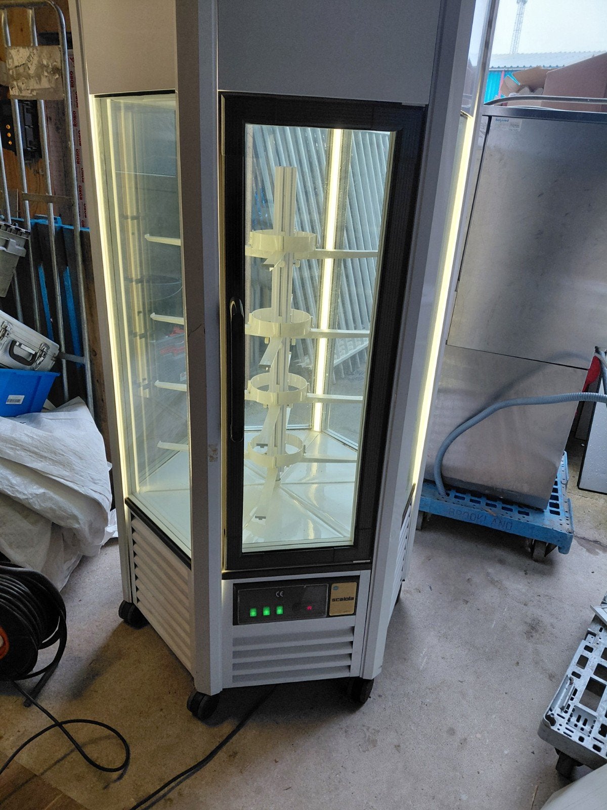 scaiola gebaks vitrine met roterense blade en verlichting, Ophalen, Koelen en Vriezen