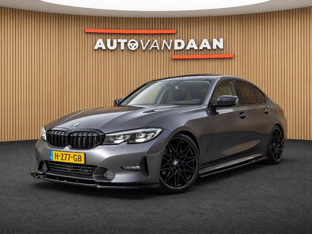 BMW 3-Serie 320i |184pk | MAXTON | CARPLAY |  TREKHAAK | NL!, Automaat, 1998 cc, Zwart, 4 cilinders