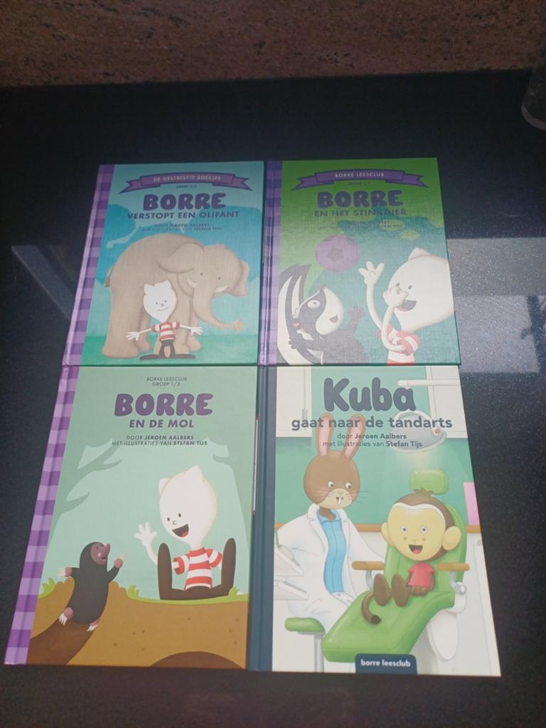 3 Borre boekjes en 1 Kuba boekje, Boeken, Ophalen of Verzenden, Zo goed als nieuw, Fictie algemeen
