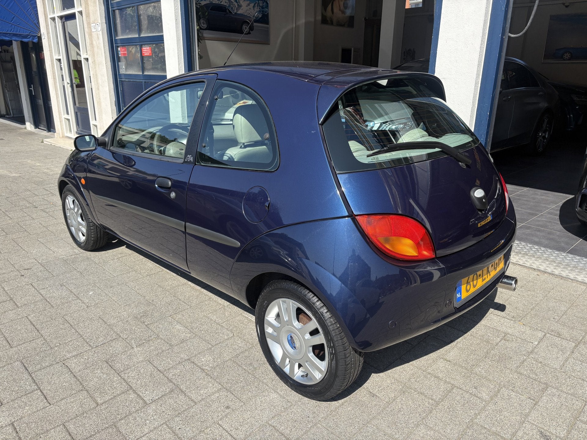 Ford Ka 1.3 Couture II NAP/NL AUTO/LEDER/AIRCO/NW APK 07-202, Auto's, Ford, Voorwielaandrijving, 1299 cc, 15 km/l, Gebruikt