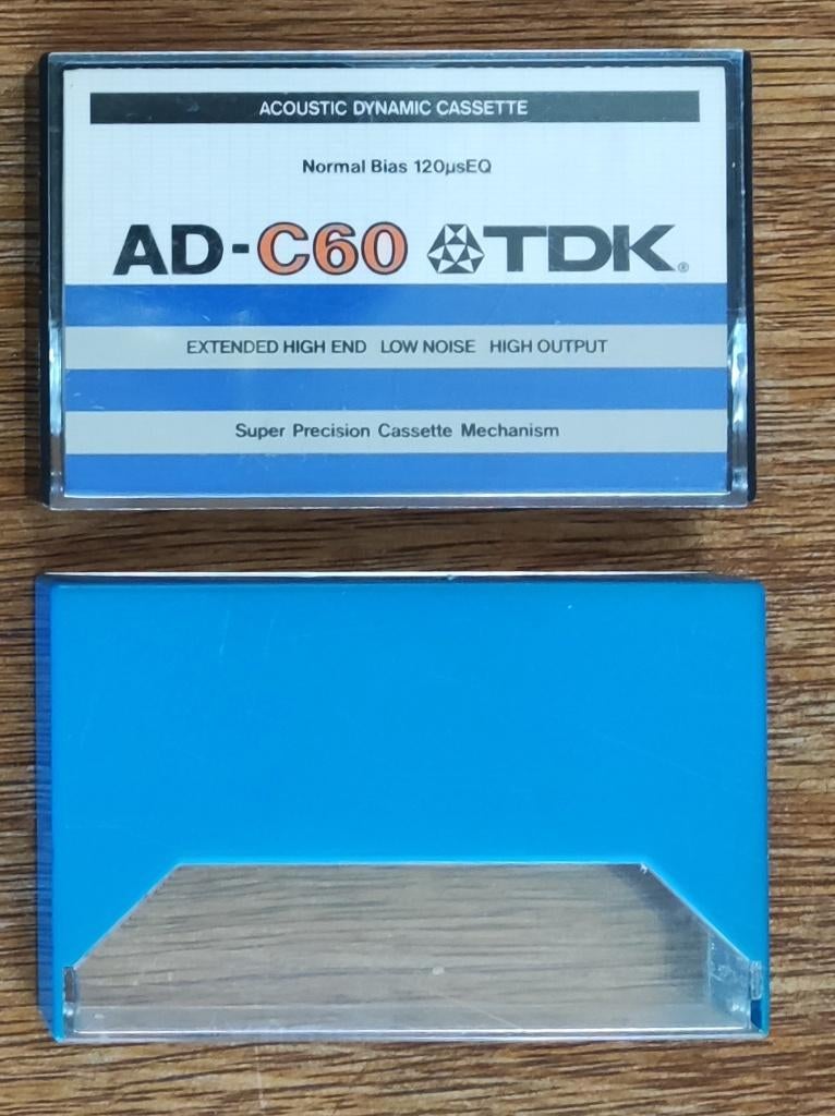 2 lege cassetteband doosjes AD-C60 TDK en een blauwe, Cd's en Dvd's, Cassettebandjes, Ophalen of Verzenden, Gebruikt, Overige genres