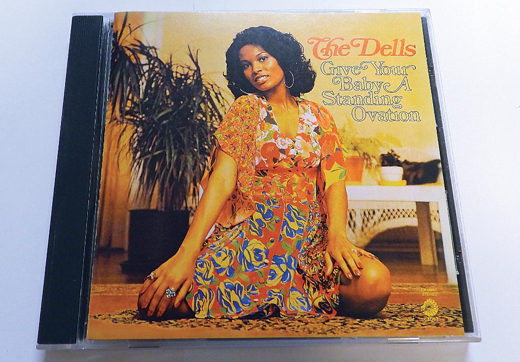 CD The Dells Give your baby a standing ovation Chess Japan, Ophalen of Verzenden, Zo goed als nieuw, R&B