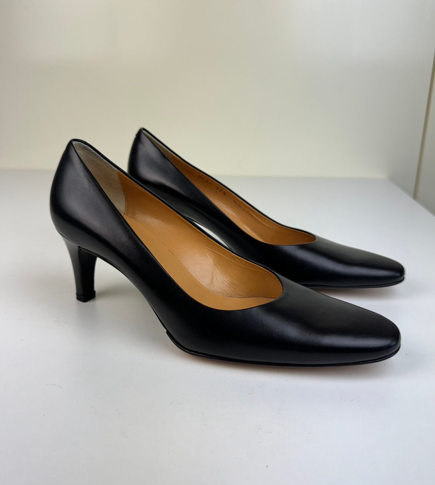 BALLY Classic Leather Pumps Heels Evening Old Money Lady, Kleding | Dames, Ophalen of Verzenden, Zo goed als nieuw, Zwart, Pumps