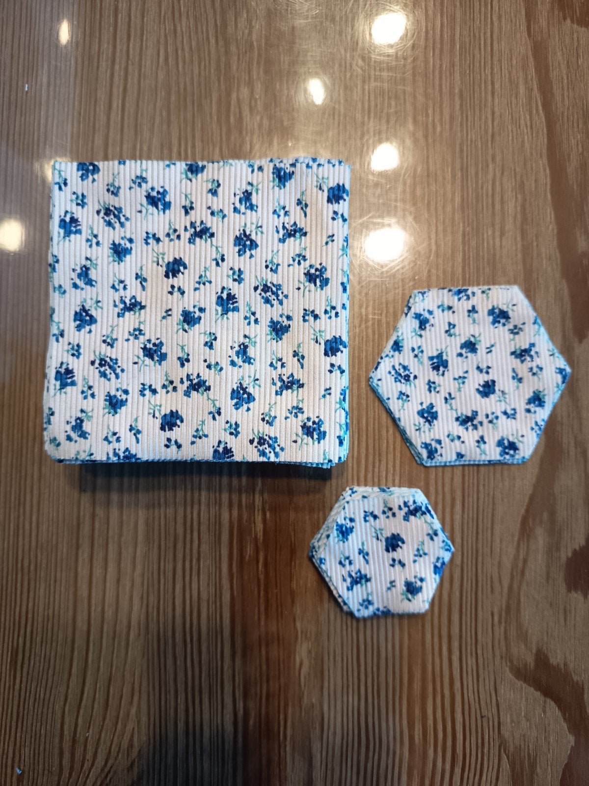76 patchwork lapjes, Hobby en Vrije tijd, Stoffen en Lappen, Blauw, Nieuw, Ophalen of Verzenden, 30 tot 120 cm