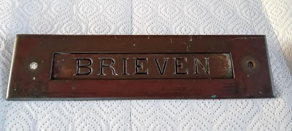 Oud Brievenbus klep, Ophalen