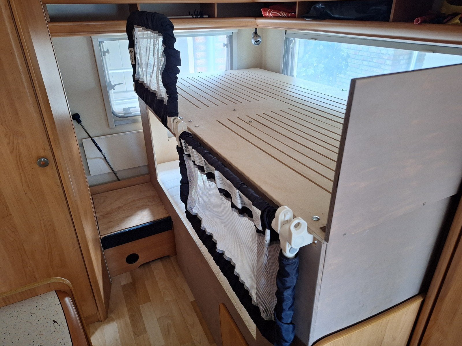 Inbouwstapelbed Hobby Excellent Easy 400 (opvouwbaar), Caravans en Kamperen, Ophalen