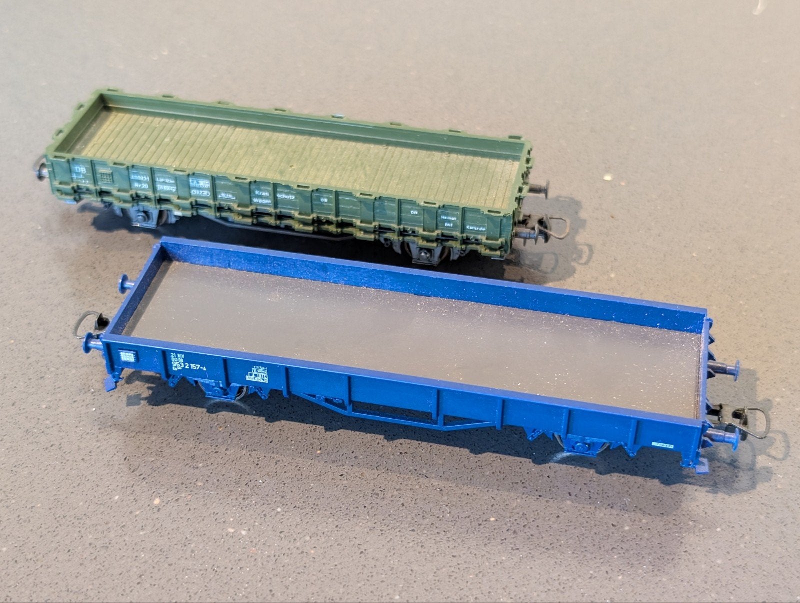 Twee Roco DB platte wagon (groen en blauw), Ophalen of Verzenden, Wagon, Roco