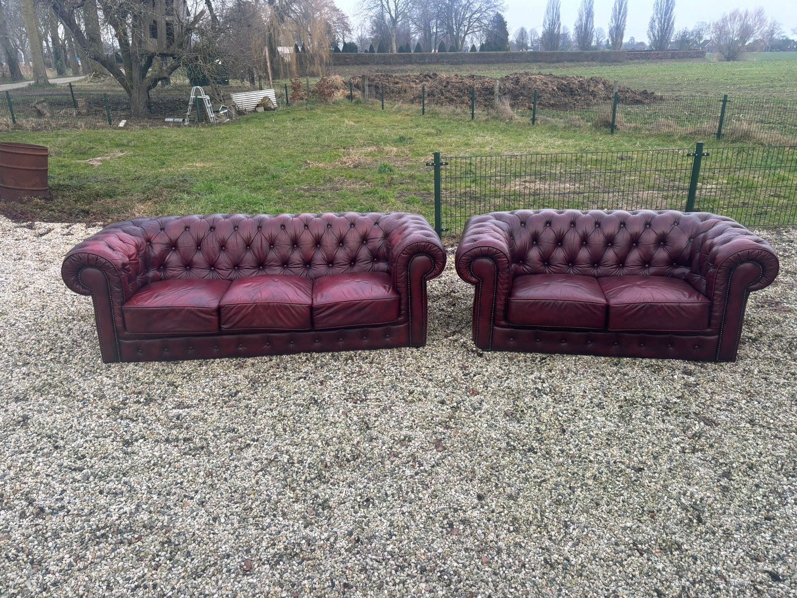 Set van 2 + 3-zits Chesterfield banken, Ophalen, Gebruikt, 150 tot 200 cm, Leer