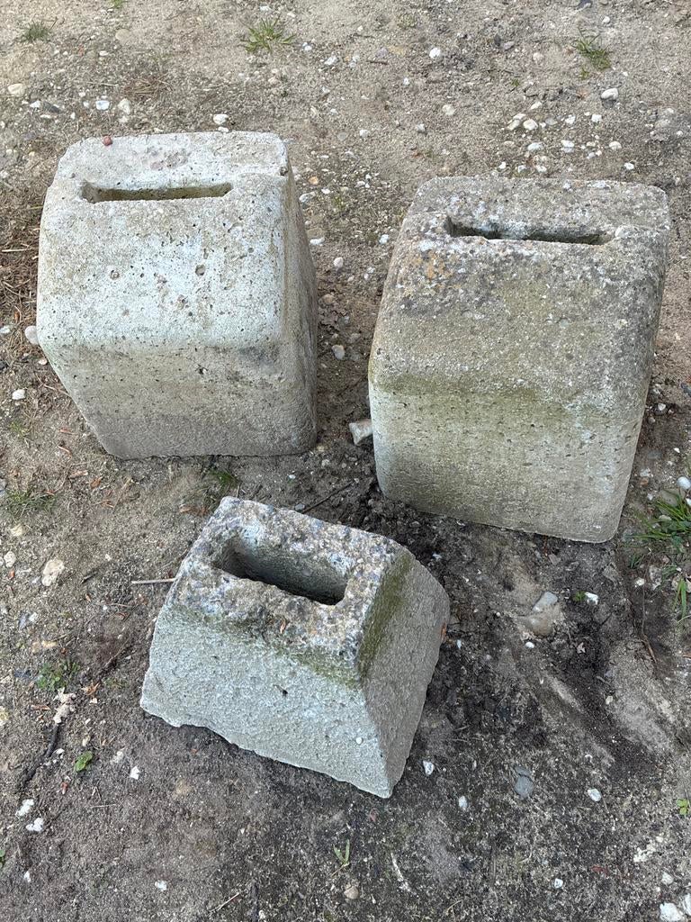 Betonvoeten voor poort of hek (3 stuks), Ophalen of Verzenden, Gebruikt