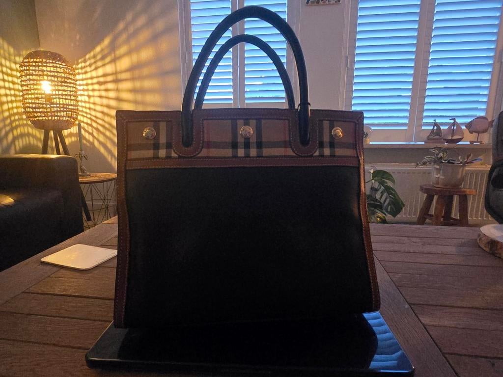Burberry kalfleder title check tote, Ophalen of Verzenden, Zo goed als nieuw, Zwart, Handtas