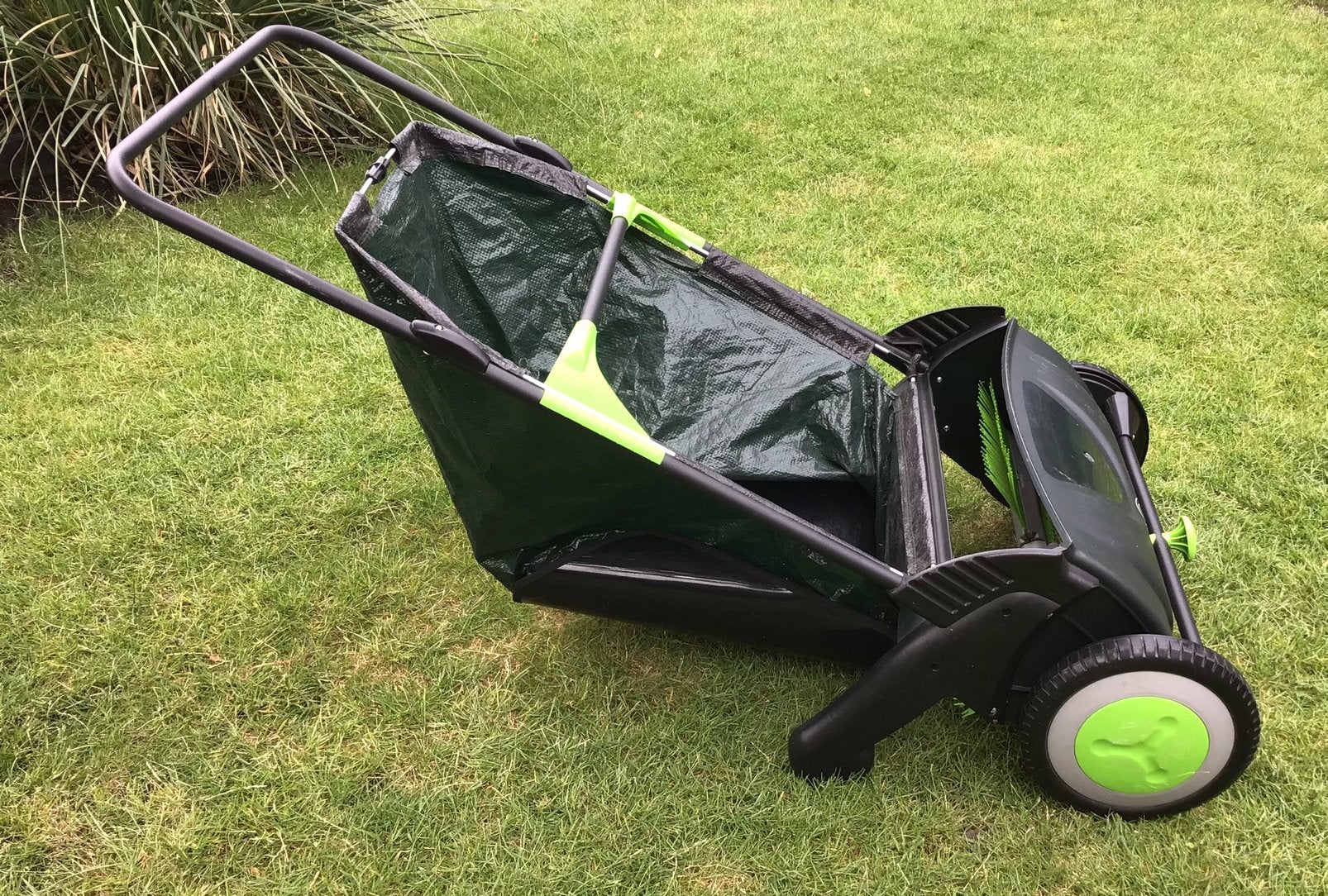 Handmatige bladveger, 55 cm breed, Tuin en Terras, Veegmachines, Gebruikt, Ophalen