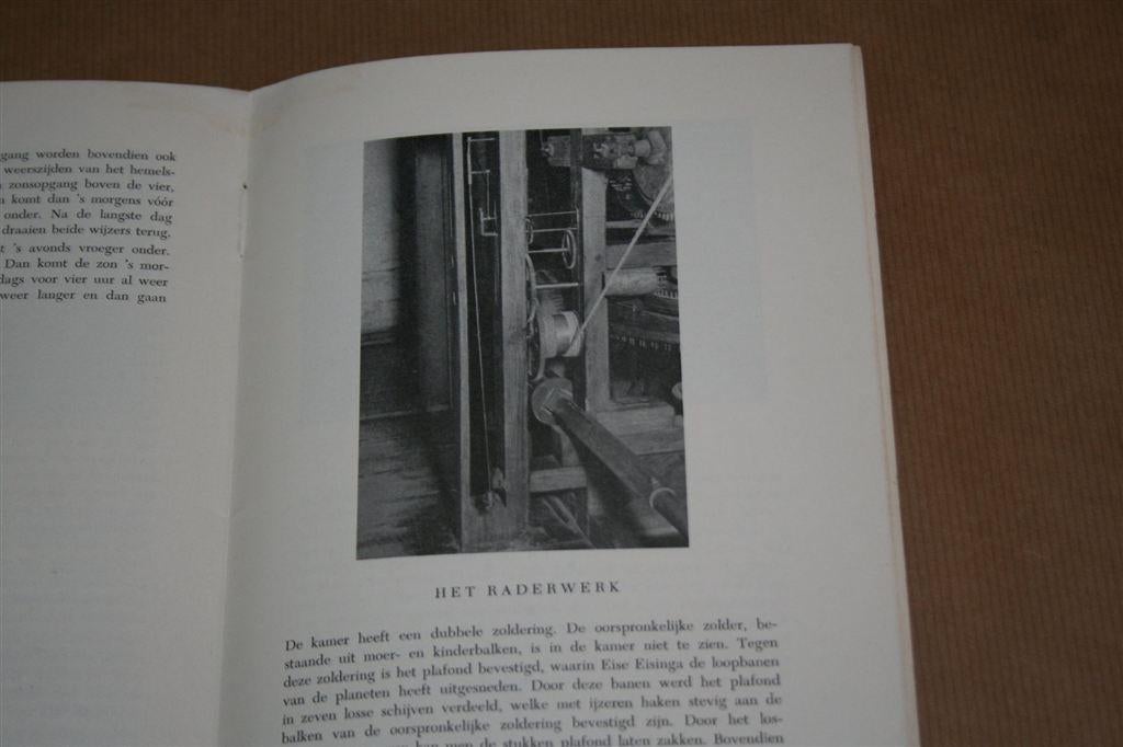 Het planetarium van Eise Eisinga — 1956, Ophalen of Verzenden, Gelezen, Natuurwetenschap