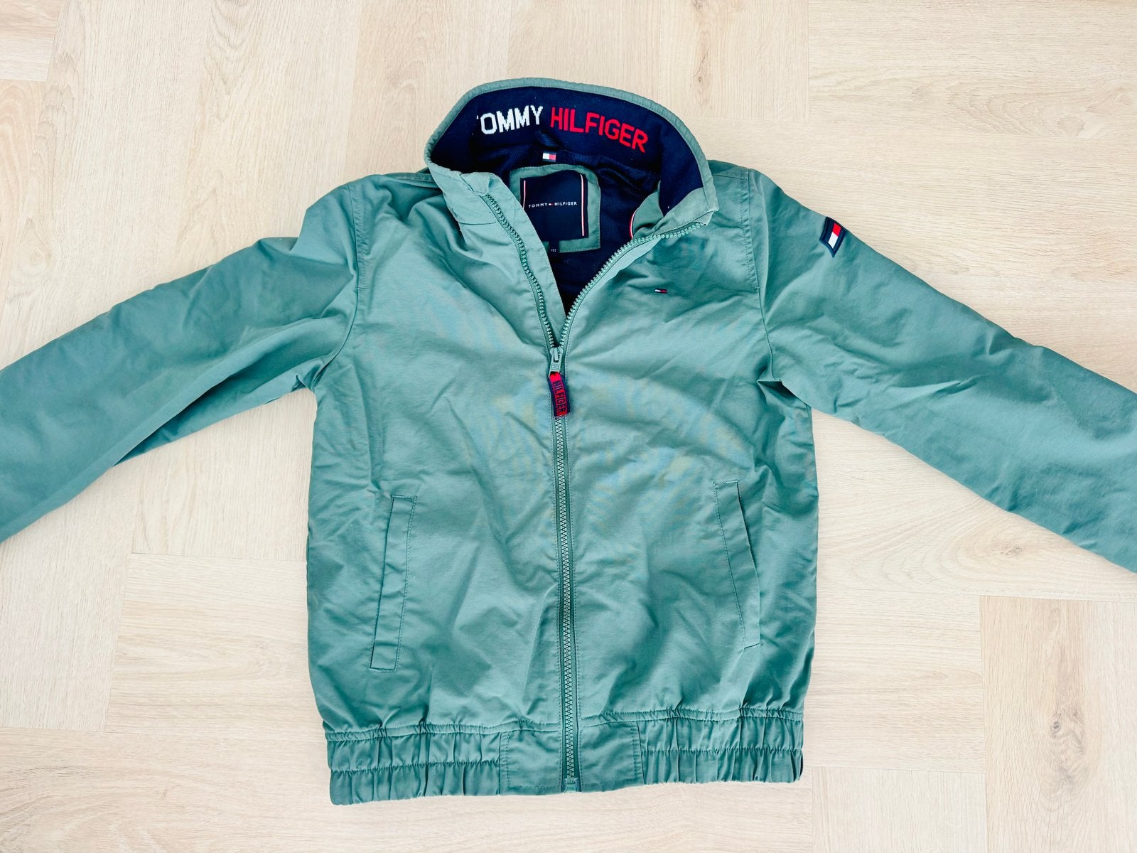 Tommy Hilfiger jas maat 152, Kinderen en Baby's, Ophalen of Verzenden, Zo goed als nieuw, Jongen of Meisje, Jas